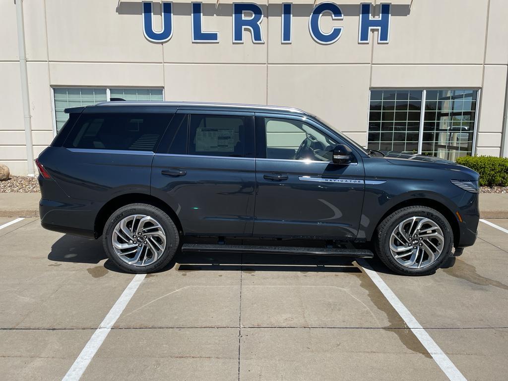 new 2025 Lincoln Navigator car, priced at $106,305