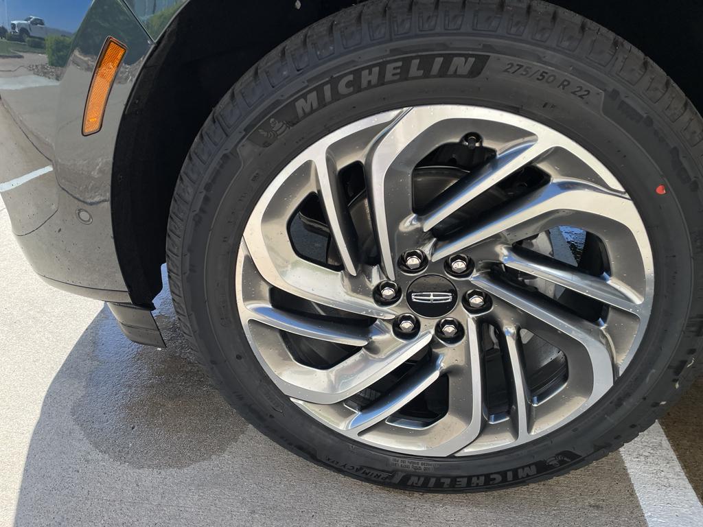 new 2025 Lincoln Navigator car, priced at $106,305