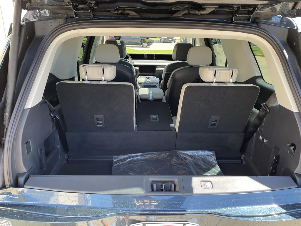 new 2025 Lincoln Navigator car, priced at $106,305