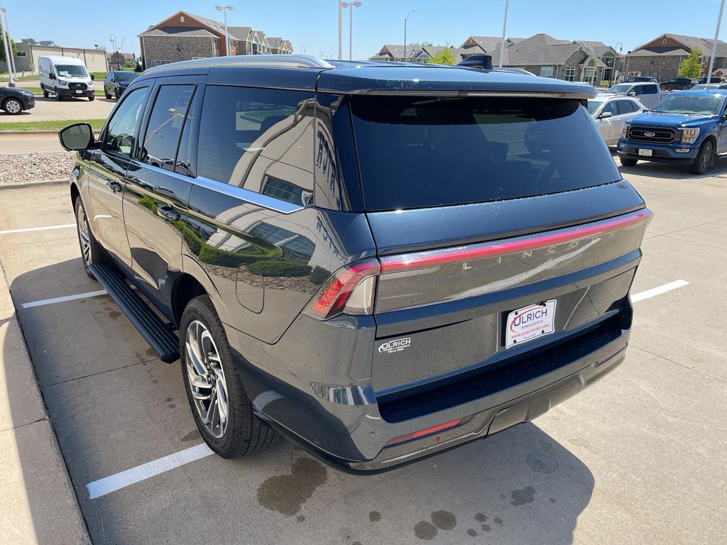 new 2025 Lincoln Navigator car, priced at $106,305