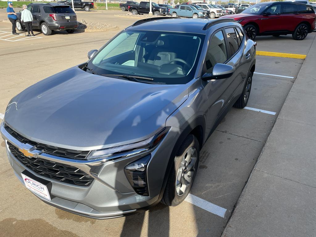 used 2025 Chevrolet Trax car, priced at $21,985