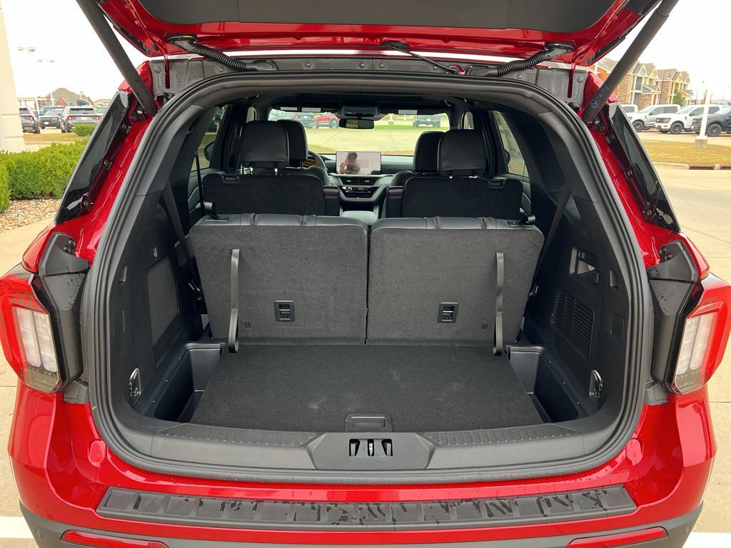 new 2025 Ford Explorer car, priced at $52,325