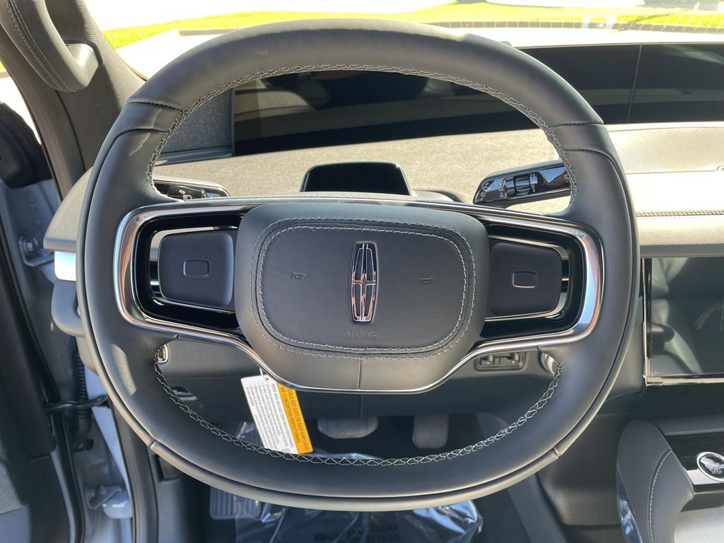 new 2025 Lincoln Navigator car, priced at $107,372