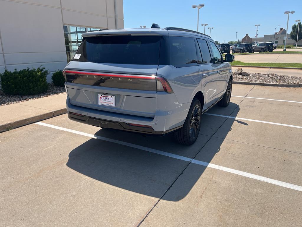 new 2025 Lincoln Navigator car, priced at $107,372