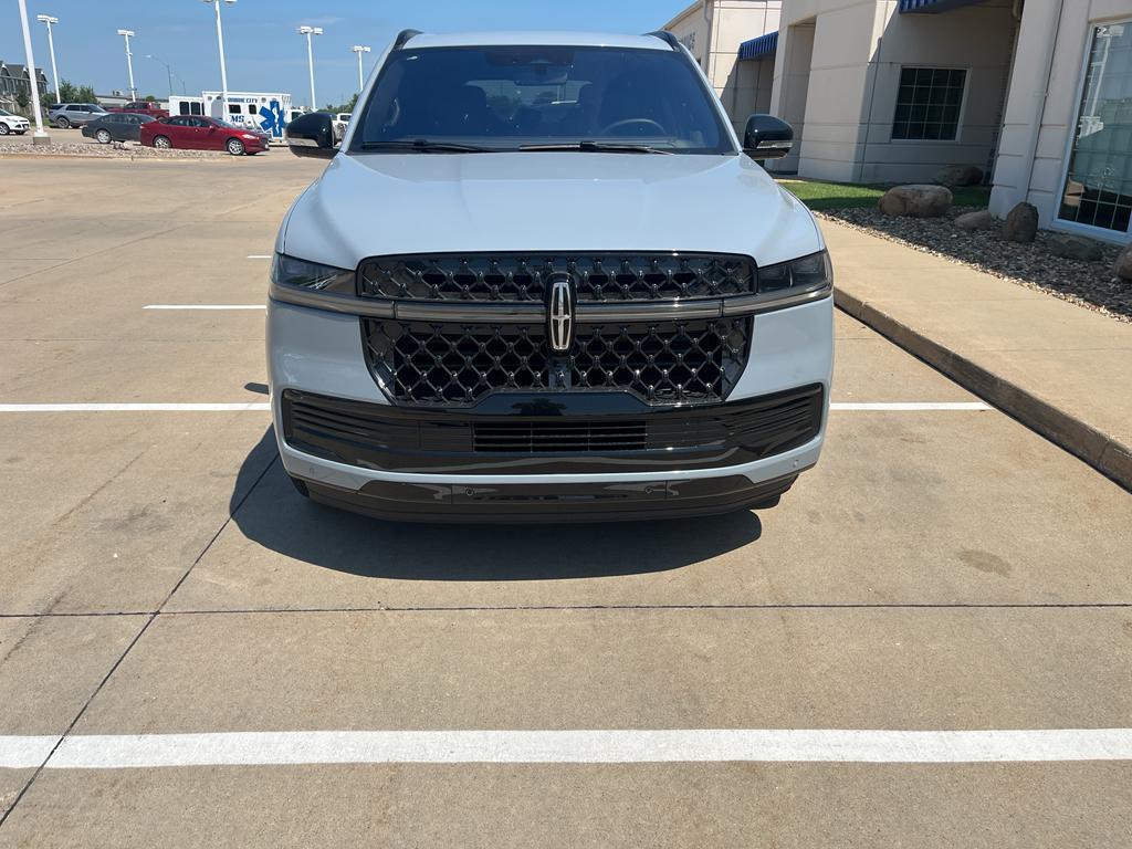 new 2025 Lincoln Navigator car, priced at $107,372