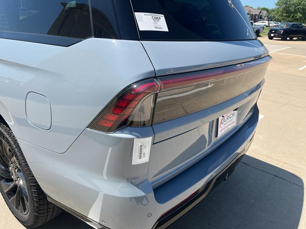 new 2025 Lincoln Navigator car, priced at $107,372