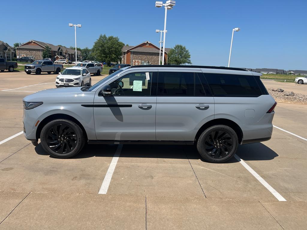 new 2025 Lincoln Navigator car, priced at $107,372