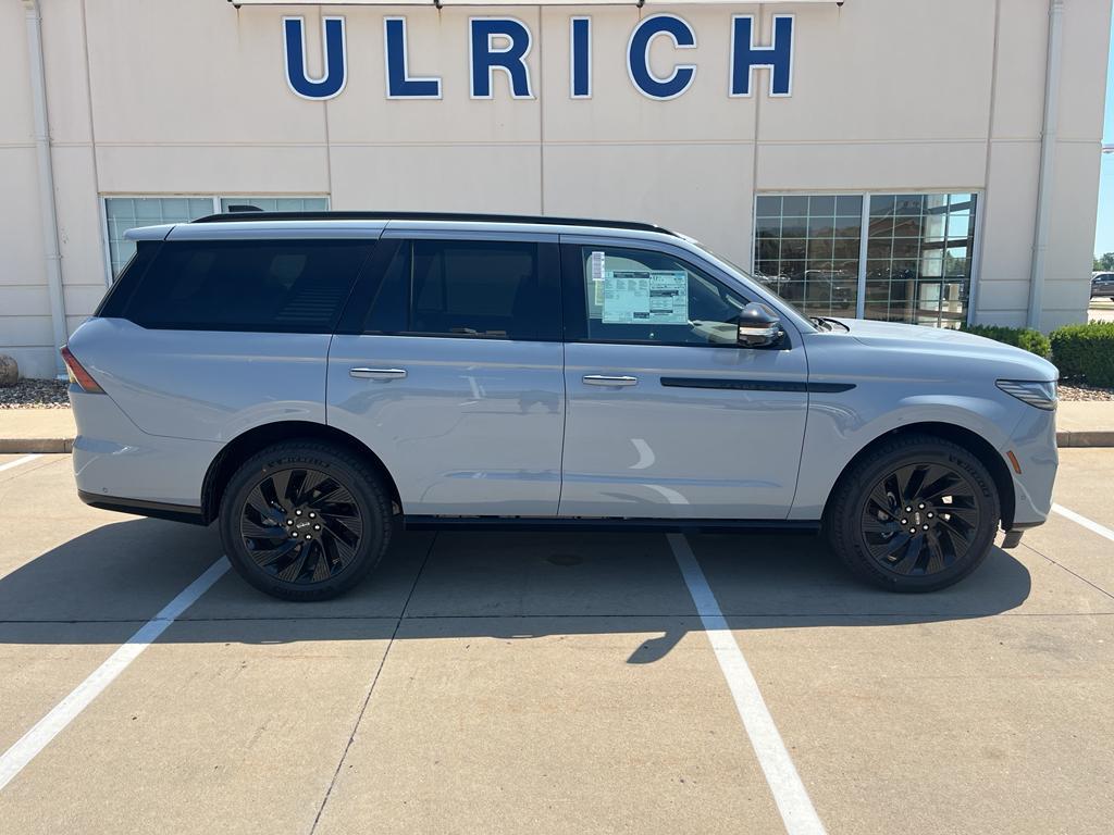 new 2025 Lincoln Navigator car, priced at $107,372