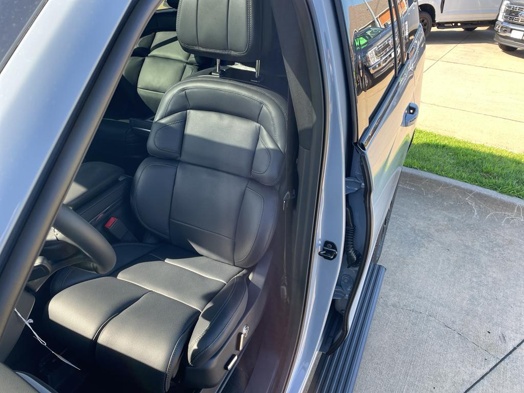 new 2025 Lincoln Navigator car, priced at $107,372