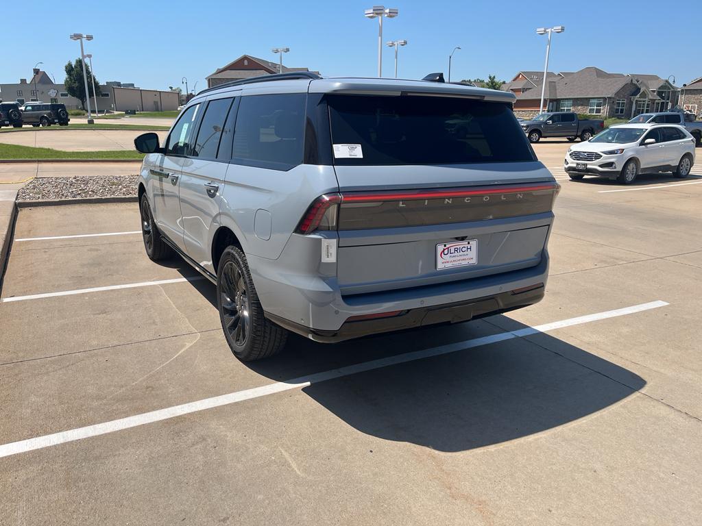 new 2025 Lincoln Navigator car, priced at $107,372