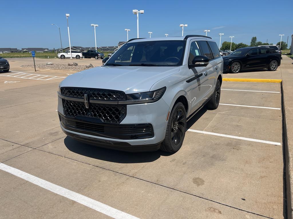 new 2025 Lincoln Navigator car, priced at $107,372