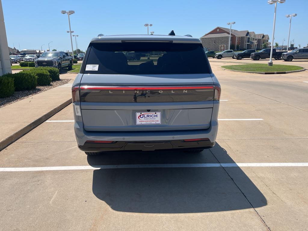 new 2025 Lincoln Navigator car, priced at $107,372
