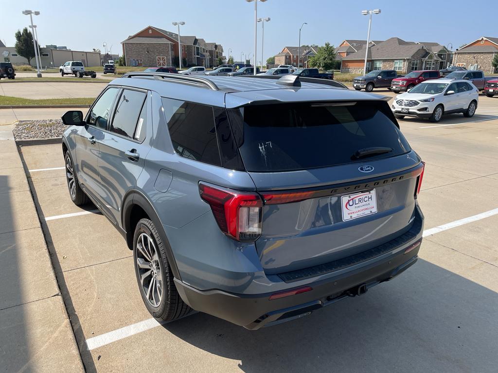 new 2025 Ford Explorer car, priced at $49,865