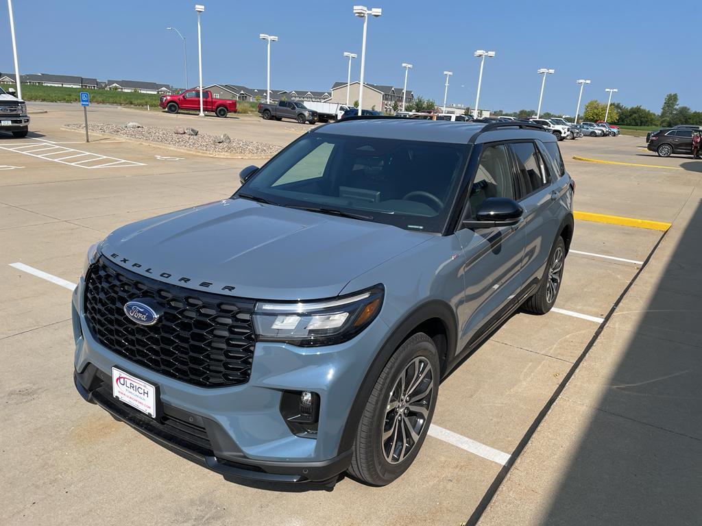 new 2025 Ford Explorer car, priced at $49,865