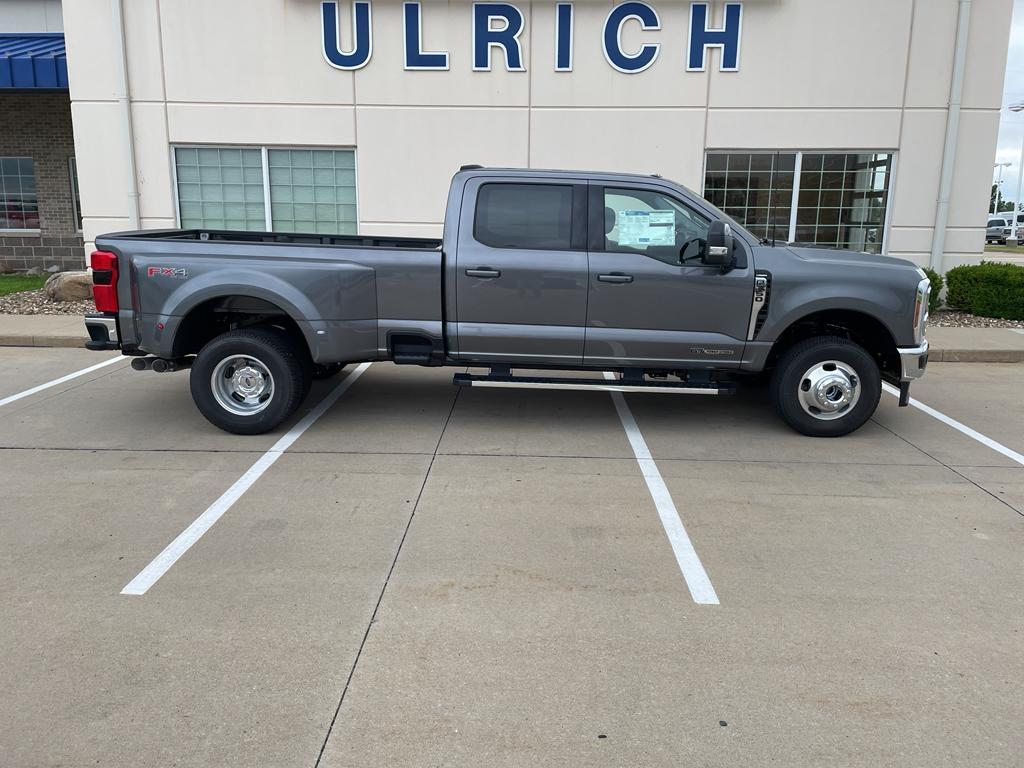 new 2025 Ford F-350 car, priced at $81,925