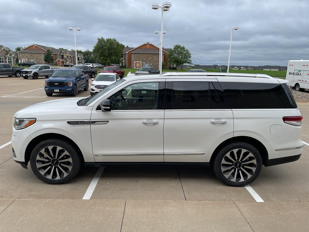 used 2022 Lincoln Navigator car, priced at $65,650