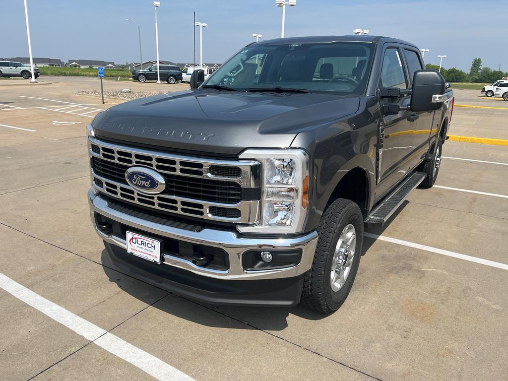new 2025 Ford F-350 car, priced at $61,870