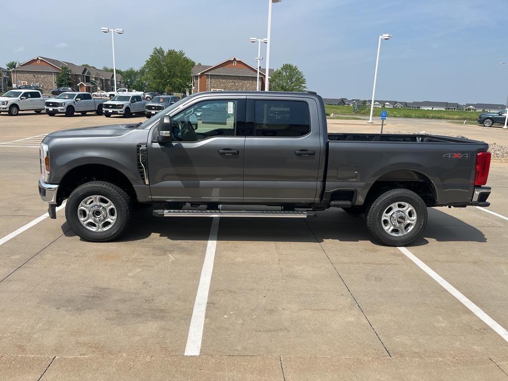 new 2025 Ford F-350 car, priced at $61,870