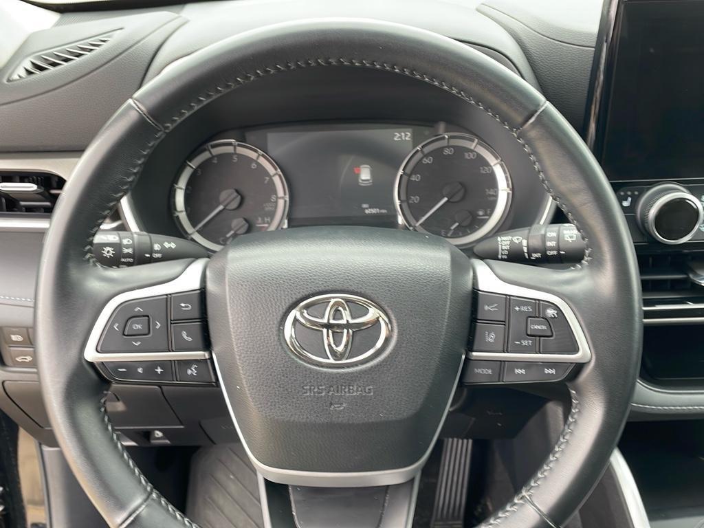 used 2023 Toyota Highlander car, priced at $37,985