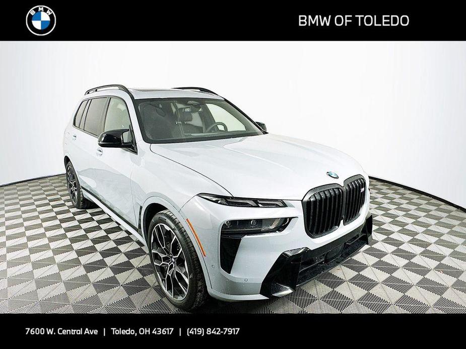 new 2025 BMW X7 car, priced at $118,310