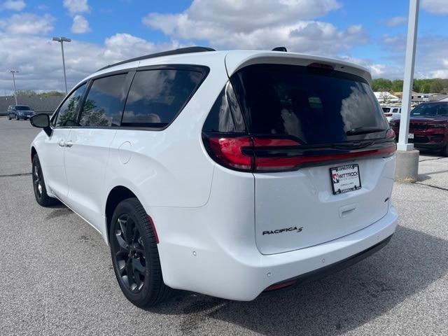 new 2024 Chrysler Pacifica car, priced at $47,721