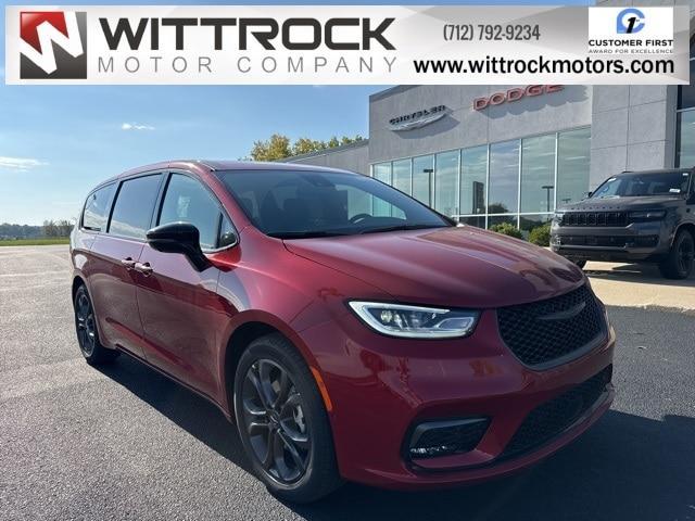 new 2026 Chrysler Pacifica car, priced at $43,304