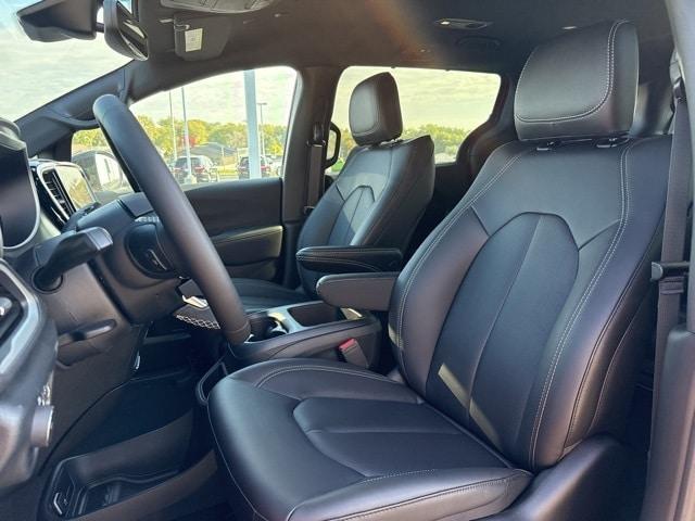 new 2026 Chrysler Pacifica car, priced at $43,304