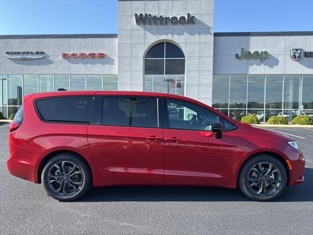 new 2026 Chrysler Pacifica car, priced at $43,304