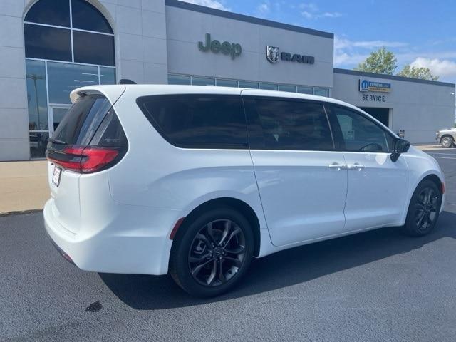 new 2026 Chrysler Pacifica car, priced at $42,272