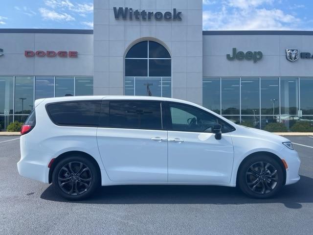 new 2026 Chrysler Pacifica car, priced at $42,272