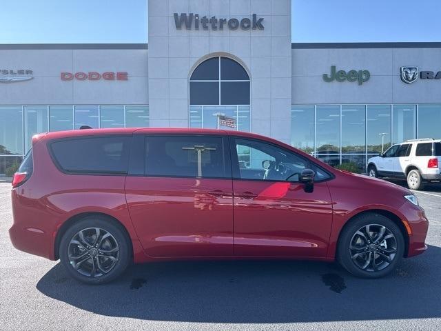 new 2026 Chrysler Pacifica car, priced at $43,304