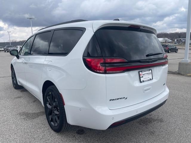 new 2024 Chrysler Pacifica car, priced at $46,072