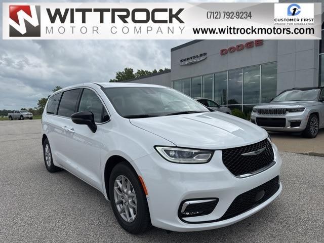 new 2025 Chrysler Pacifica car, priced at $41,532