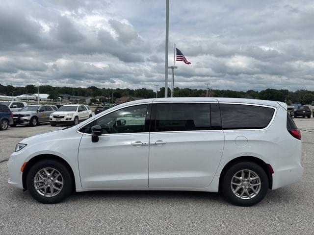 new 2025 Chrysler Pacifica car, priced at $41,532