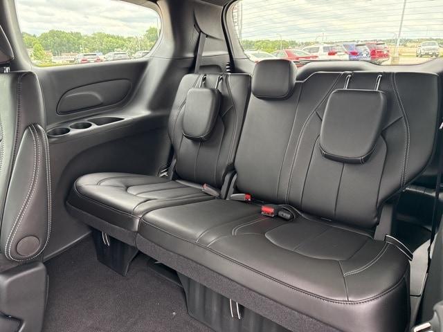 new 2025 Chrysler Pacifica car, priced at $41,532