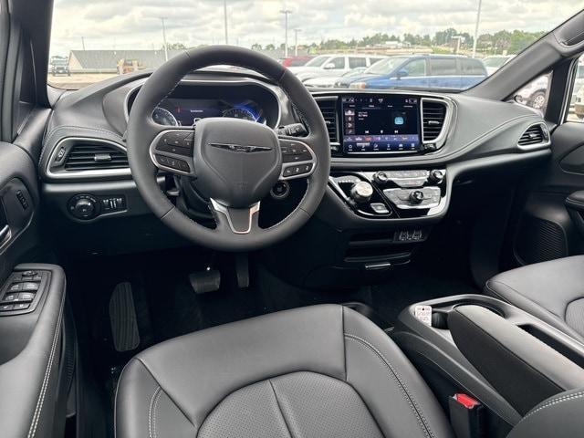 new 2025 Chrysler Pacifica car, priced at $41,532