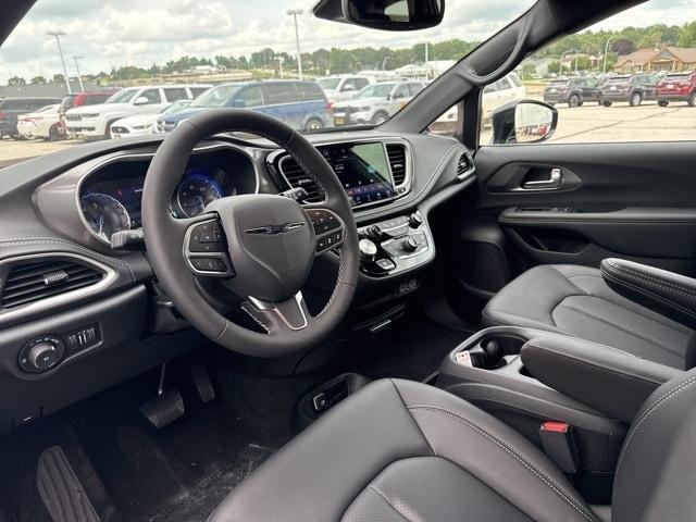 new 2025 Chrysler Pacifica car, priced at $41,532