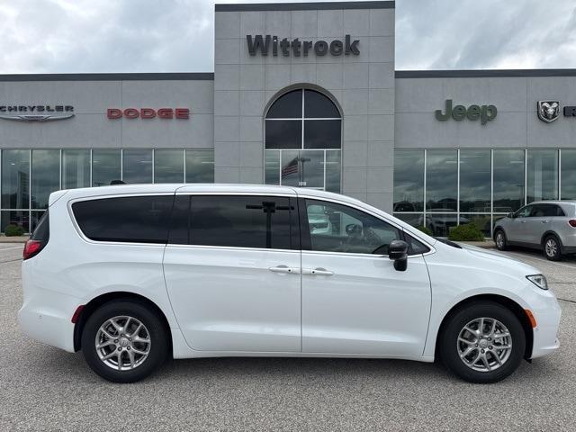 new 2025 Chrysler Pacifica car, priced at $41,532