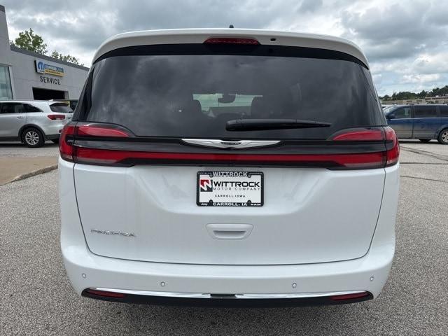 new 2025 Chrysler Pacifica car, priced at $41,532