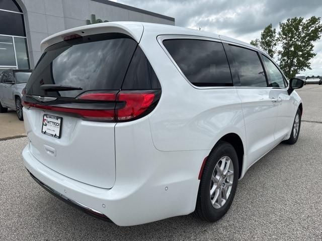 new 2025 Chrysler Pacifica car, priced at $41,532