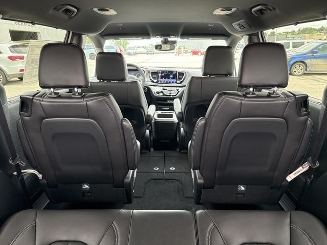 new 2025 Chrysler Pacifica car, priced at $41,532