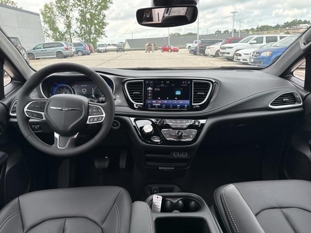 new 2025 Chrysler Pacifica car, priced at $41,532