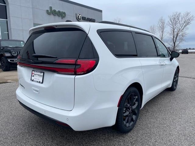 new 2024 Chrysler Pacifica car, priced at $43,213