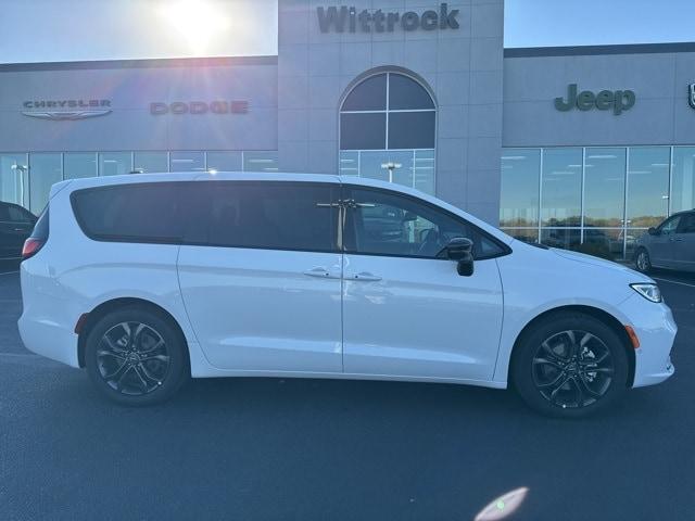 new 2026 Chrysler Pacifica car, priced at $42,108