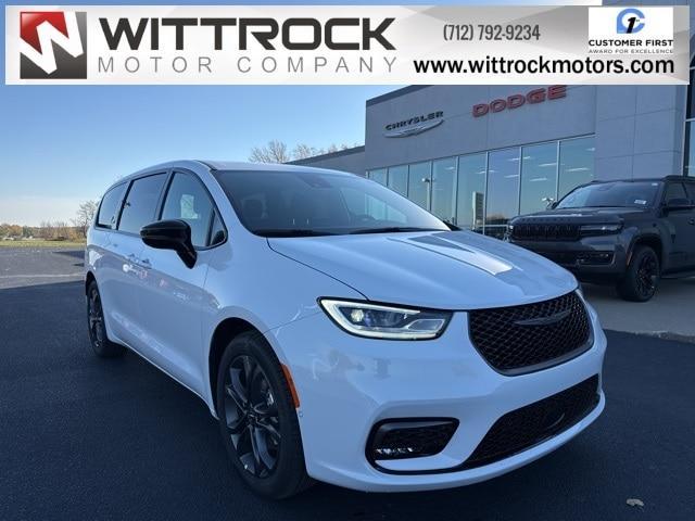 new 2026 Chrysler Pacifica car, priced at $42,108