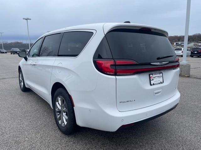 new 2024 Chrysler Pacifica car, priced at $44,380