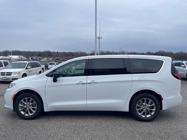 new 2024 Chrysler Pacifica car, priced at $44,380