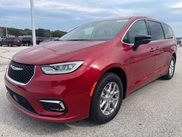 new 2024 Chrysler Pacifica car, priced at $39,167