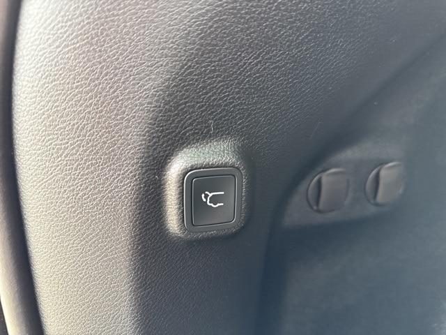 used 2020 Jeep Cherokee car, priced at $18,991