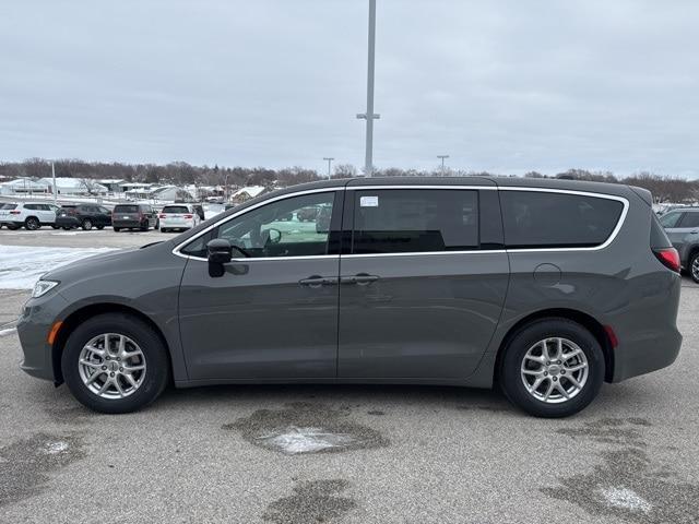 new 2025 Chrysler Pacifica car, priced at $44,236